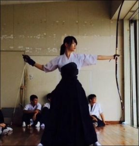 竹本萌瑛子が高校時代弓道をやっていた時の画像